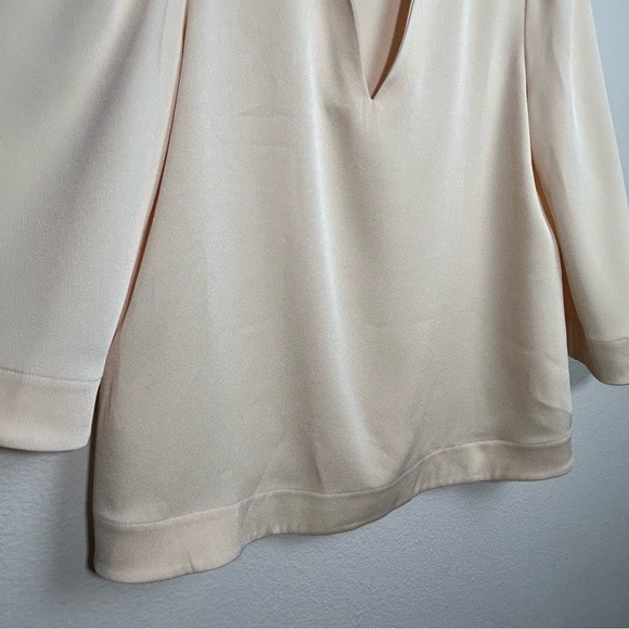 Tuckernuck Cream V-Neck Bell Sleeve Blouse Size Small - Picture 5 of 9